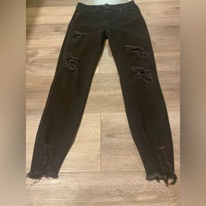 DISTRESSED HIGH RISE STRETCH BLACK BLUE SAVY JEANS. SIZE 7/28